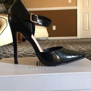 Glossy Black Pumps